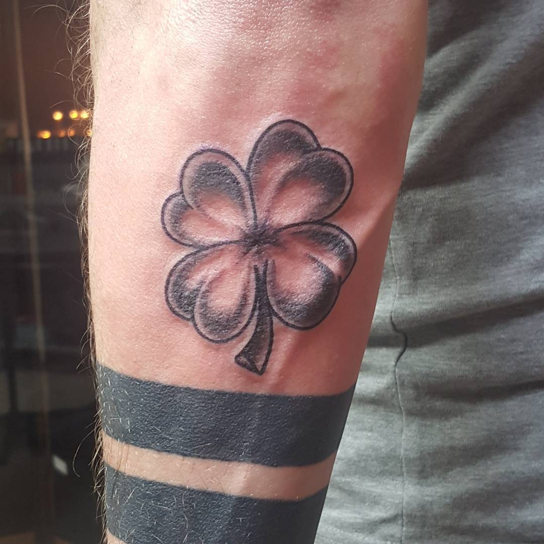 60-amazing-four-leaf-clover-tattoo-designs-for-men-catch-up-your-luck