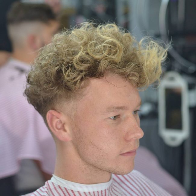 4-blondie-curls-with-low-fade