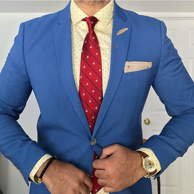 1-blue-blazer-with-red-tie