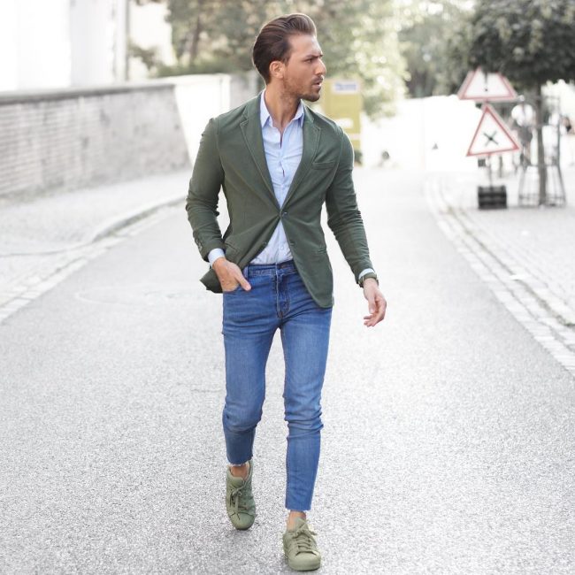 35-army-green-blazer-and-sneakers