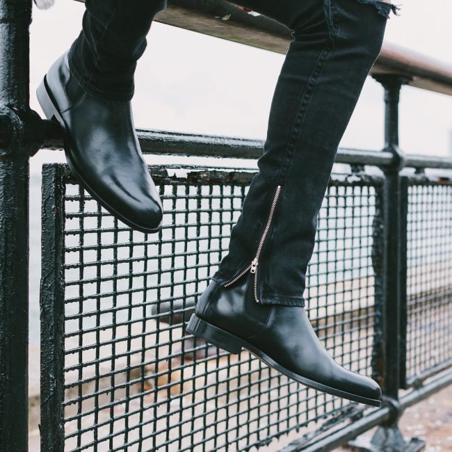 19-onyx-leather-chelsea-boots