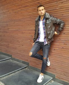 29-masculine-look-with-brown-faux-leather-jacket