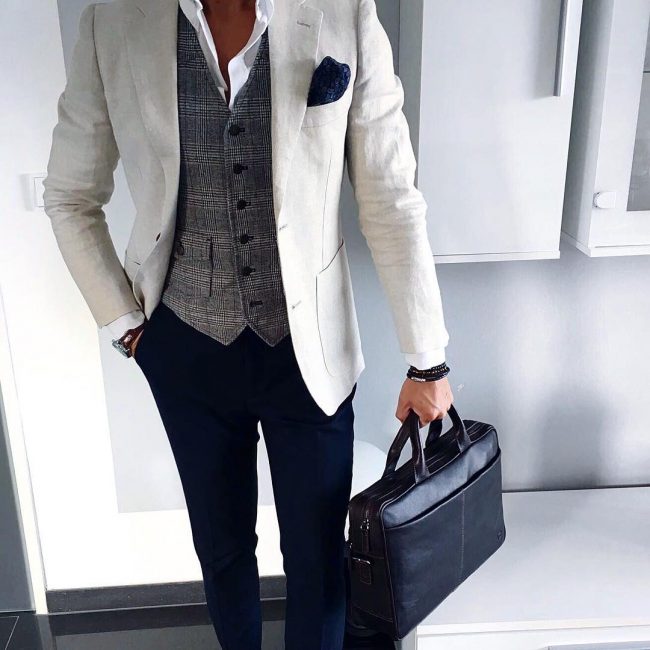 4-classy-and-flawless-black-briefcase