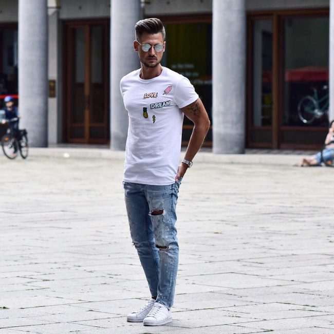49-rugged-jeans-with-a-custom-t-shirt