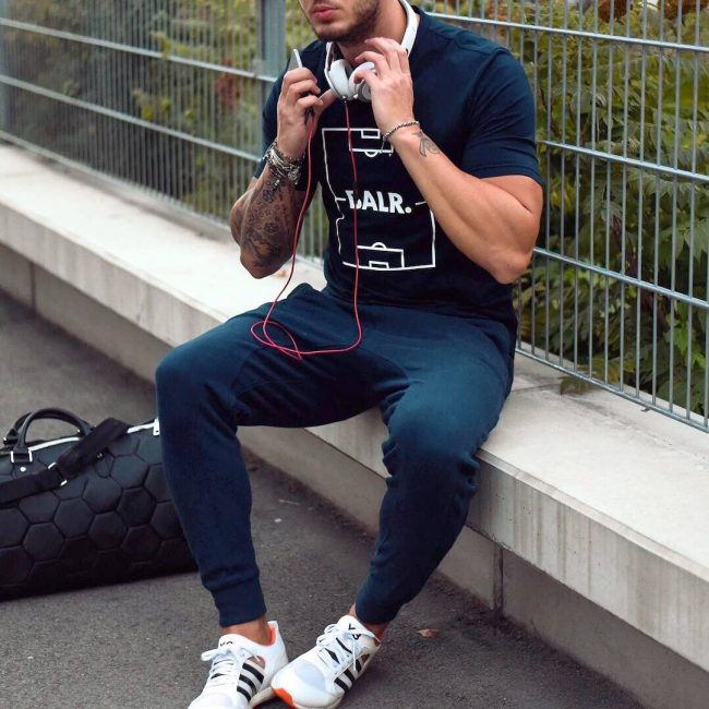 35 Fantastic Jogger Outfits for Men - No Longer a Training Wear