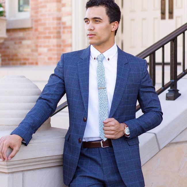 11 Pale Blue Dotted Skinny Tie