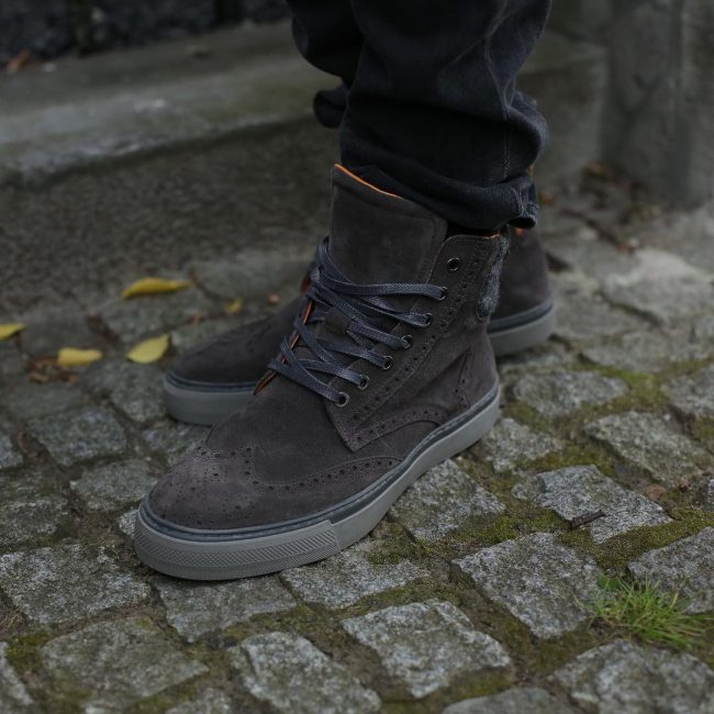 19 Grey Brogue Suede Boots & Black Jeans Pants