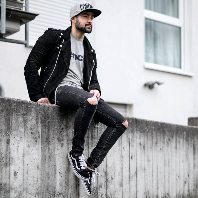 31 Black Faded Skinny Jeans with a Fall Jacket