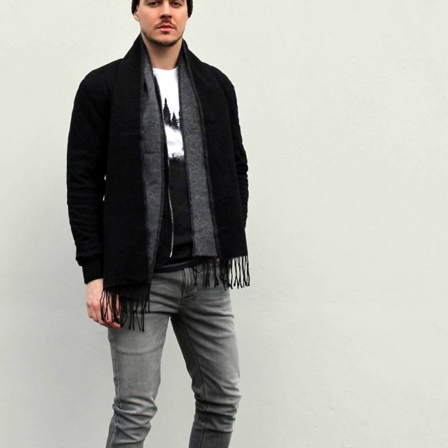 32 Slim-Fit Grey Jeans & Black Light Jacket