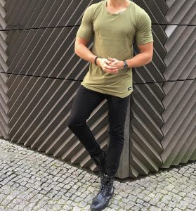 36 Black Casual Boots & Fitting Jungle Green T-Shirt