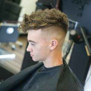 4-cool-haircut-for-curls