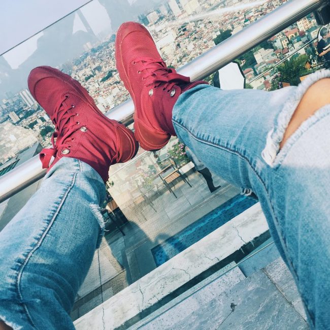 6 Ripped Jeans with Red Sneakers