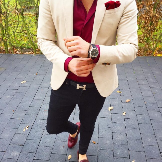 9-beige-fitting-coat-with-maroon-shoes
