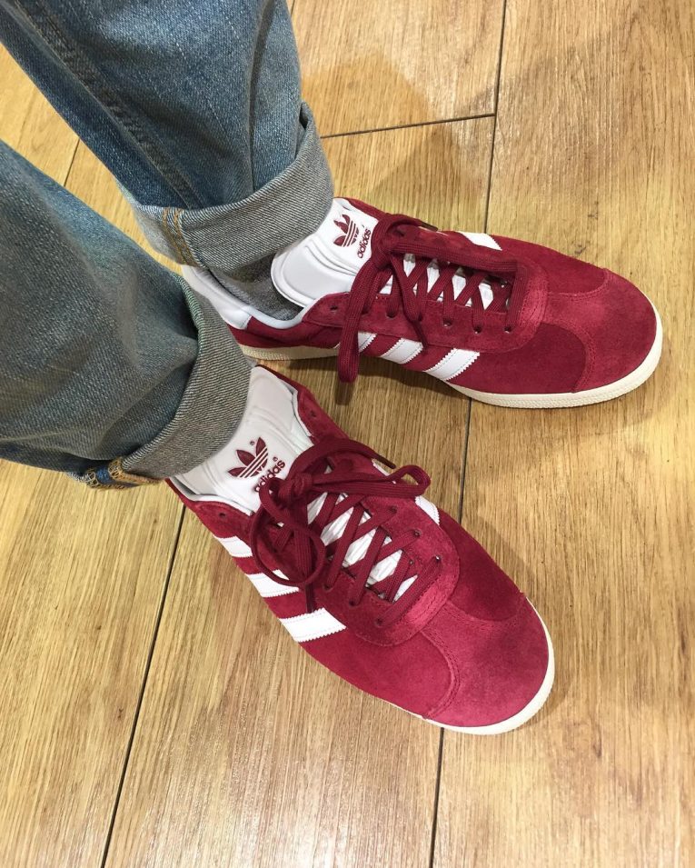 What matches with maroon shoes