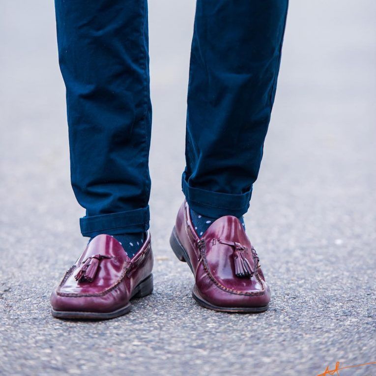burgundy shoes with jeans