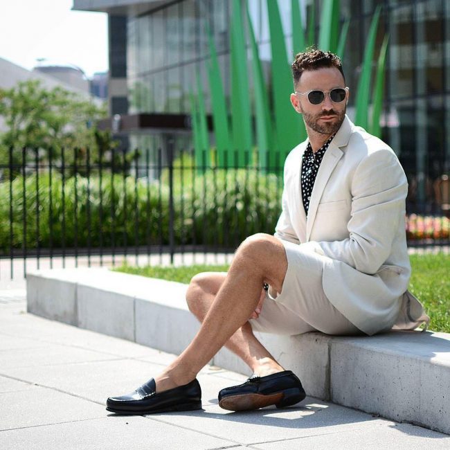 10 Linen Suit With Classic Loafers