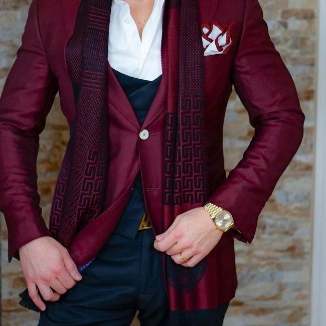 40 Eye-Catching Maroon Suits That You Should Wear This Year