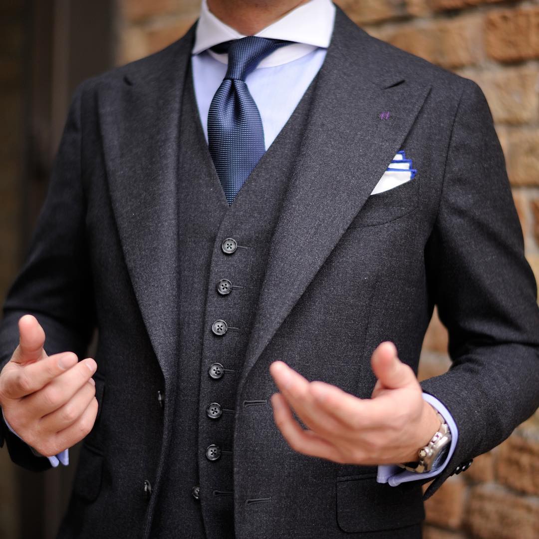 25 Spectacular Black Suit and Blue Tie Ideas – Splendid and Unique ...