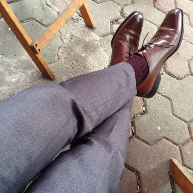 19 Fitted Gray Pants & Brown Whole-Cut Oxford Shoes