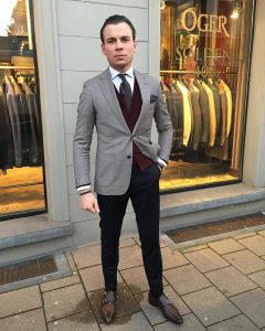 20 A Cardigan Vest & Clashed Suit