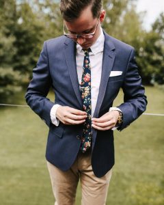 3 A Flowered Tie & Clashed Suit