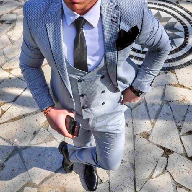 32 Light Gray Fitted 3-Piece Linen Suit