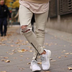 37 Light Beige Ripped Jeans With White Sneakers