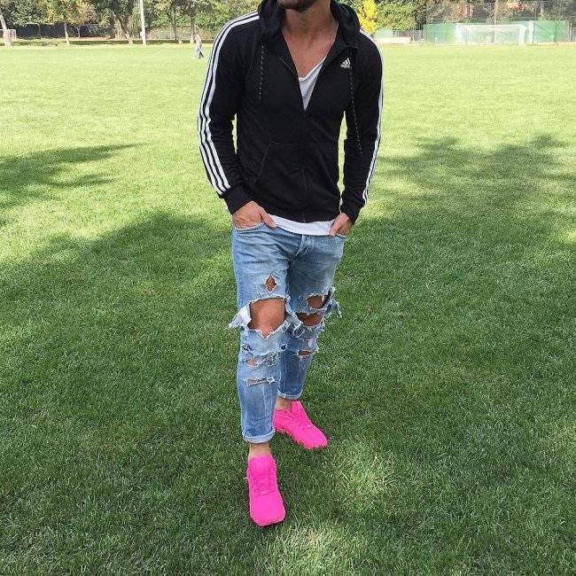 40 Pink Athletic Sneakers With Ripped Jeans
