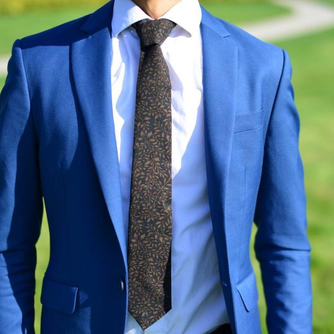 7 Brown Floral Tie & Fitting Blue Suit