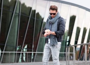 How to Wear a Scarf 1