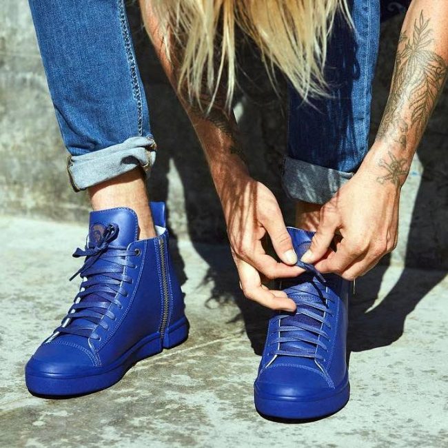 9 Zipped Blue High Top Sneakers