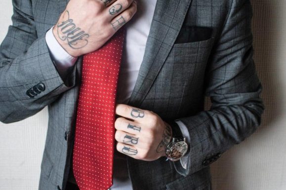 30 Amazing Blue Shirt and Red Tie Combinations – The Trendy Style