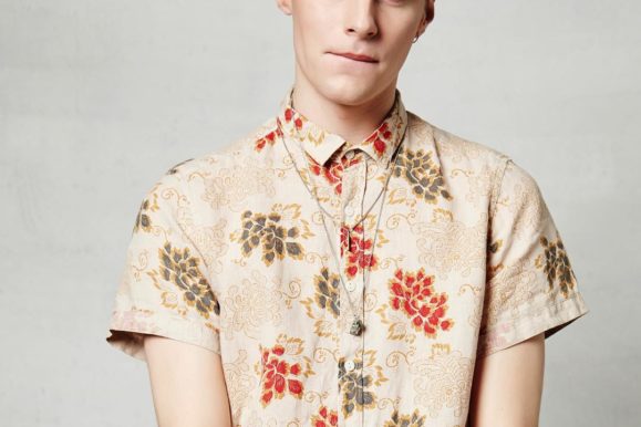 25 Ideas For Styling Men’s Floral Shirts – Slaying It the Floral Way